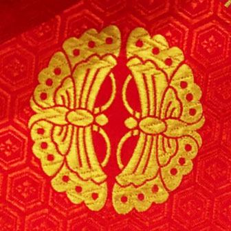 向い蝶の着物の柄の画像